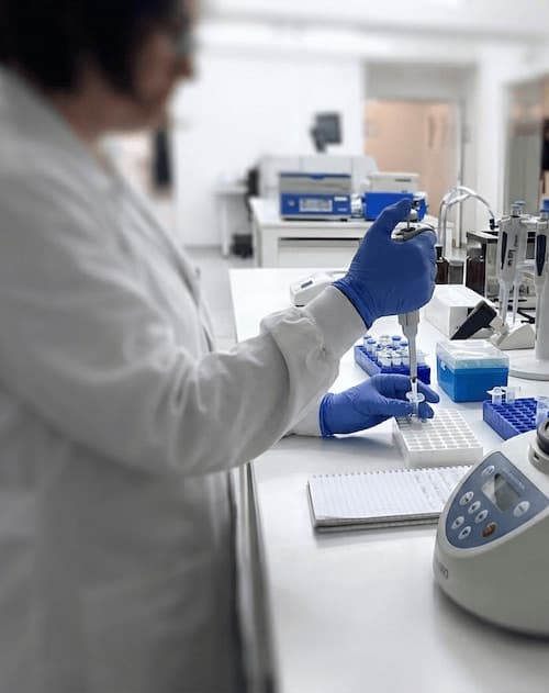 Mesada de genética del Laboratorio Aclimu
